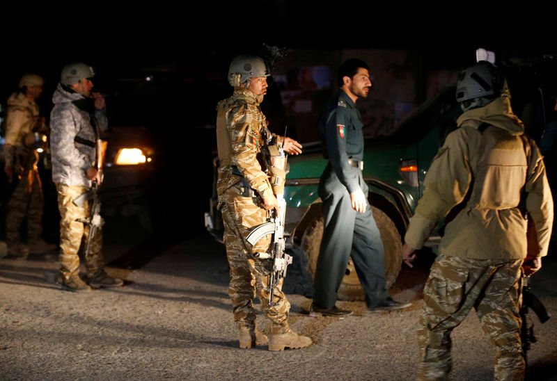 © Reuters. مقتل 15 في تفجير انتحاري بالعاصمة الأفغانية في يوم الانتخابات