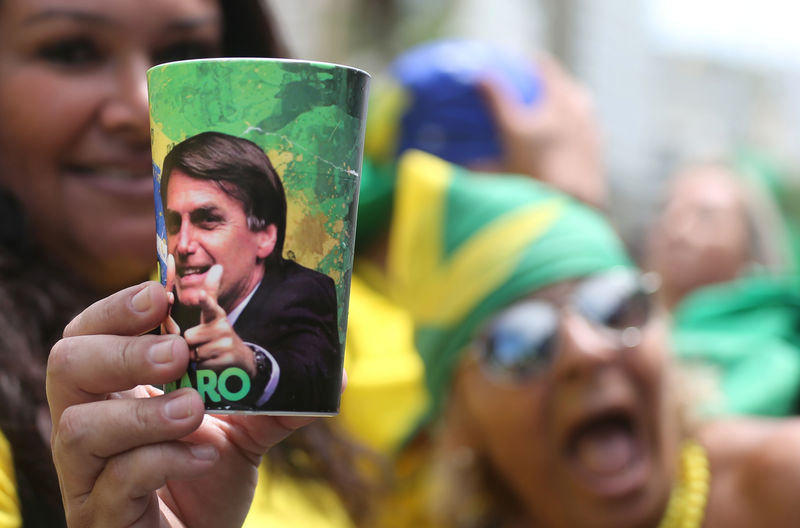 © Reuters. Manifestação no Rio de Janeiro a favor do candidato de extrema direita à Presidência do Brasil, Jair Bolsonaro