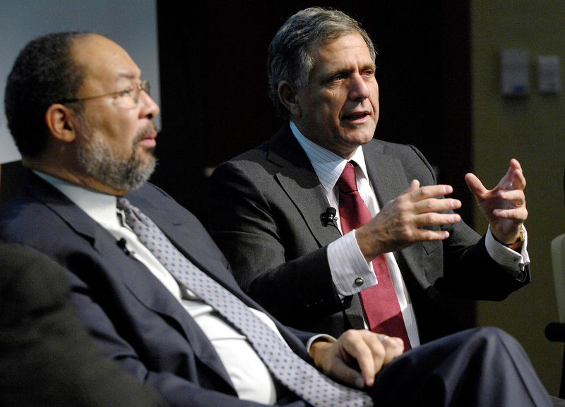 © Reuters. FILE PHOTO: Richard Parsons and Les Moonves