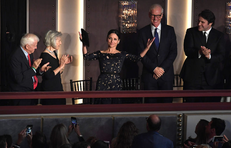 © Reuters. Julia Louis-Dreyfus attends Kennedy Center's Mark Twain Prize in Washington