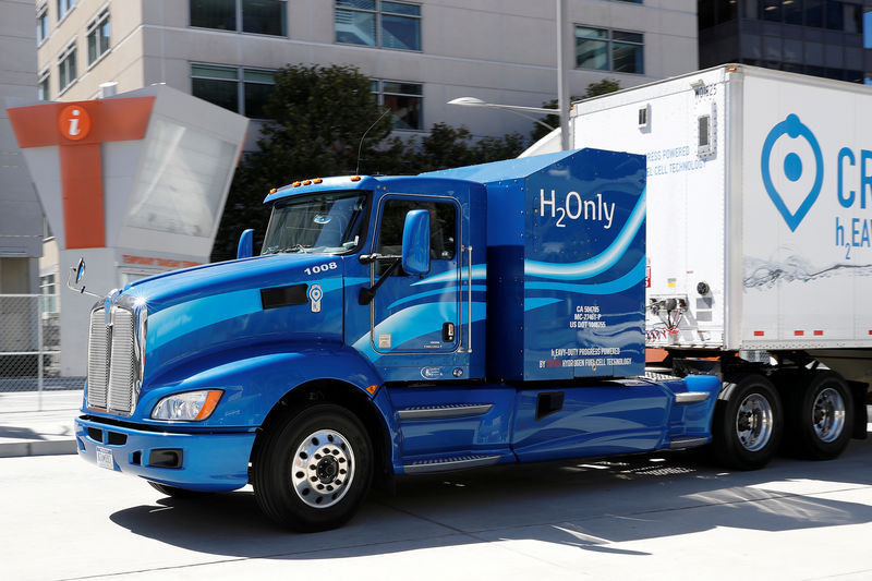 © Reuters. FILE PHOTO: A Toyota Project Portal hydrogen fuel cell electric semi-truck is shown during an event in San Francisco, California