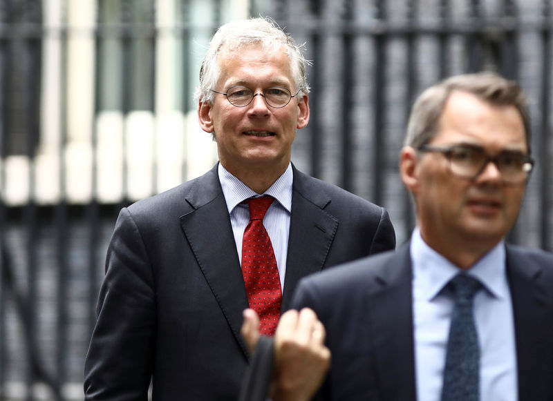 © Reuters. FILE PHOTO - Frans van Houten, Chief Executive Officer of Philips, leaves 10 Downing Street in London