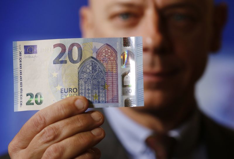 © Reuters. اليورو يرتفع بفعل هبوط كبير لتكلفة الاقتراض في إيطاليا