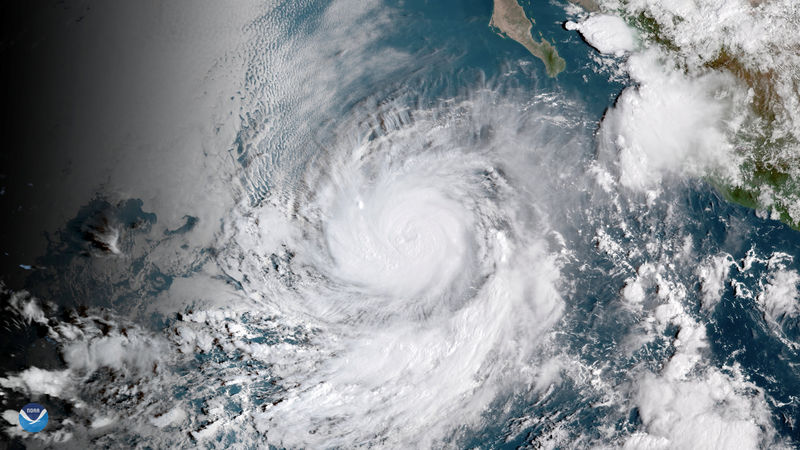 © Reuters. Imagem de satélite de um furacão no oceano Pacífico