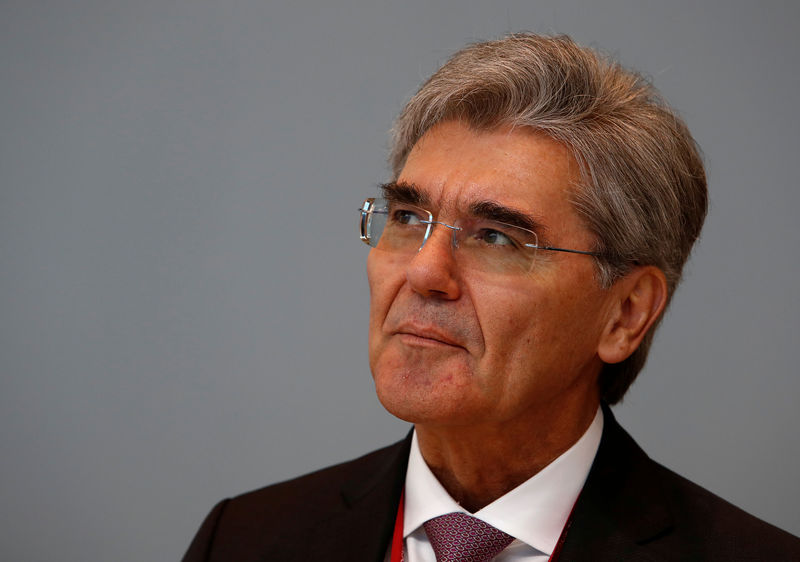 © Reuters. FILE PHOTO: Siemens CEO Kaeser attends Russian Energy Week forum in Moscow
