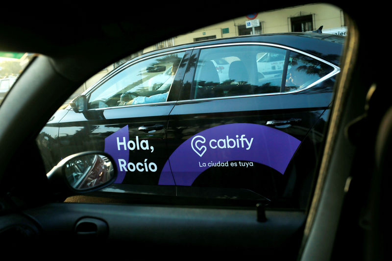 © Reuters. Carro da Cabify vista de janela de carro