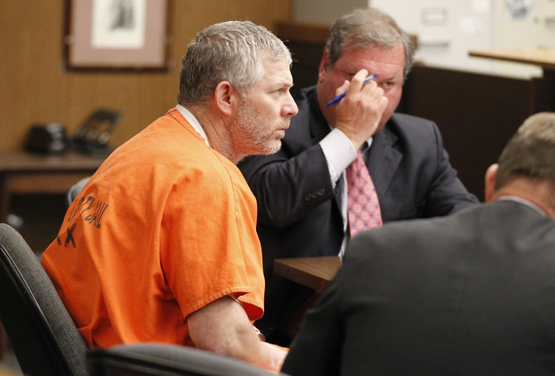 © Reuters. FILE PHOTO: Former Major League baseball player Lenny Dykstra appears in Los Angeles Superior court for an arraignment in San Fernando, California