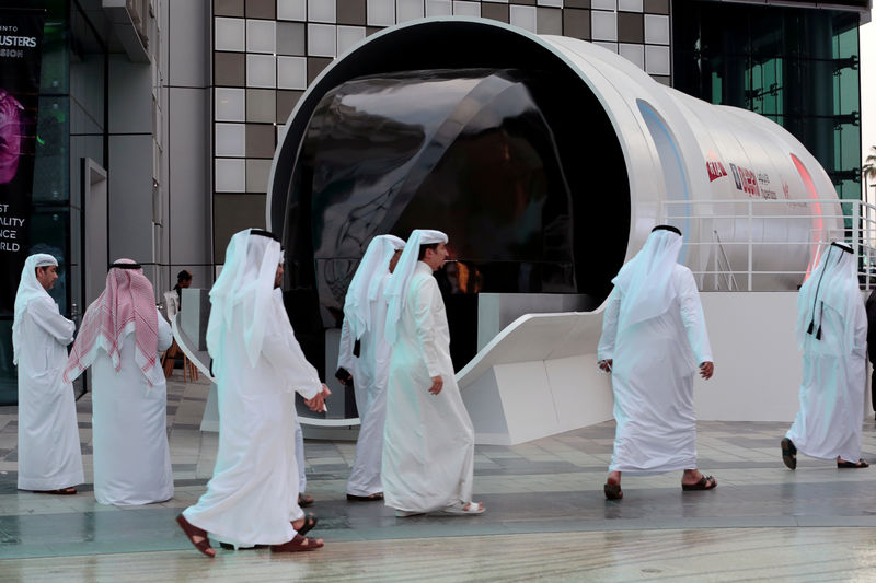 © Reuters. FILE PHOTO: RTA unveil the design model of the hyperloop in Dubai