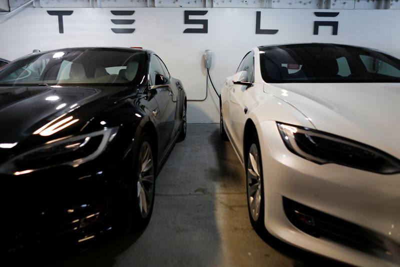 © Reuters. FILE PHOTO: Two Tesla Model 3 vehicles are shown charging in an underground parking lot next to a Tesla store in San Diego