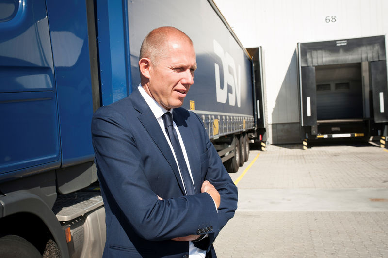 © Reuters. Denmark’s DSV CEO Jens Bjorn Andersen stands near a truck at the company’s headquarter outside Copenhagen