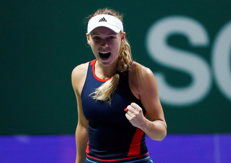 © Reuters. Wozniacki derrota a Kvitova y se mantiene con vida en las WTA Finals