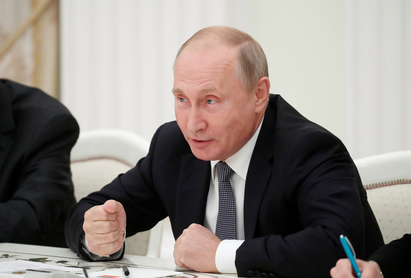 © Reuters. بوتين يعبر عن رغبته في عقد محادثات جديدة مع ترامب بباريس الشهر المقبل
