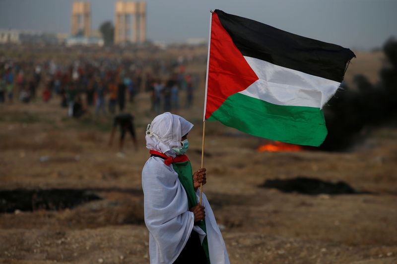 © Reuters. مسؤول فلسطيني: القوات الإسرائيلية تقتل فلسطينيا على حدود غزة