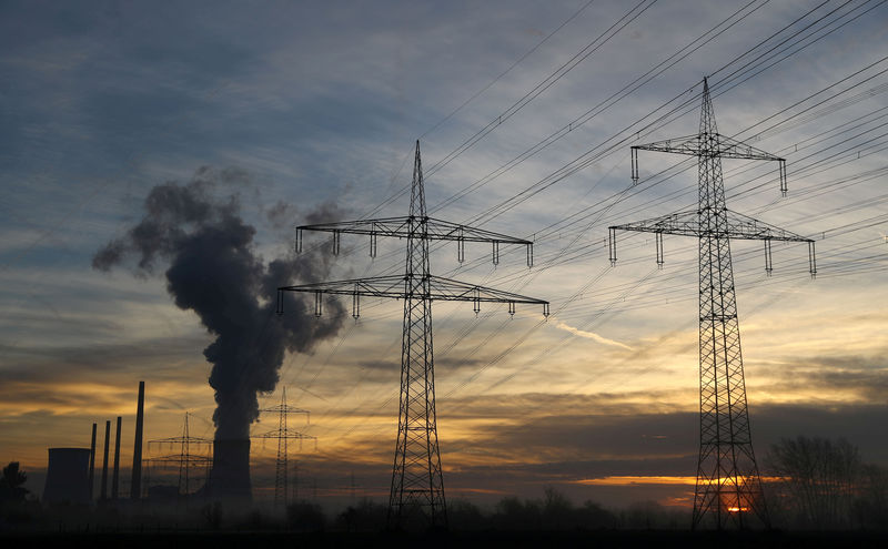 © Reuters. FILE PHOTO: General view of a Uniper coal power plant in Hanau