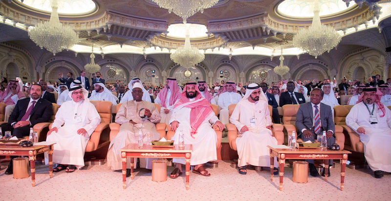 © Reuters. Saudi Crown Prince Mohammed bin Salman attends with Bahrain's Crown Prince Salman bin Hamad al-Khalifa and Senegal's President Macky Sall and Prime Minister and Vice-President of the United Arab Emirates and ruler of Dubai Sheikh Mohammed bin Rashid al-Mak