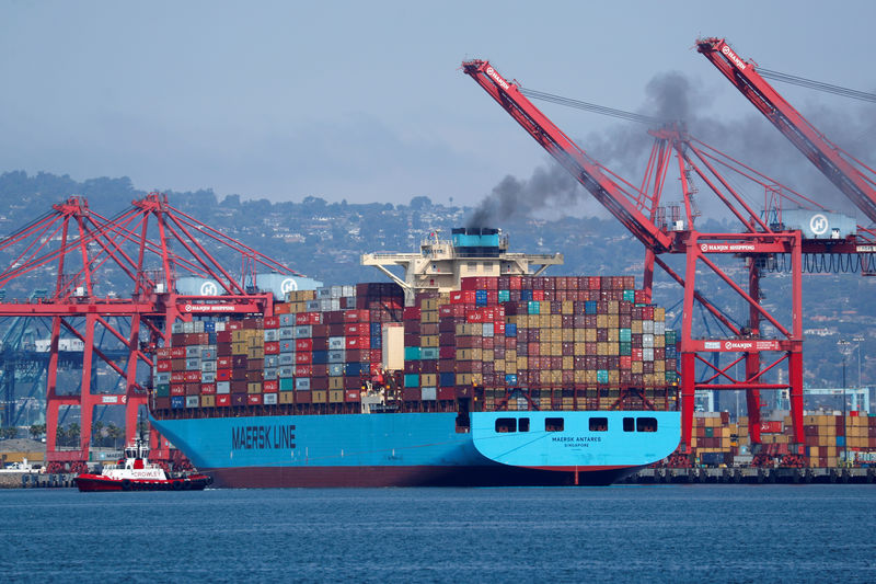 © Reuters. FILE PHOTO: A Maersk Line container ship prepares to depart port in Long Beach, California