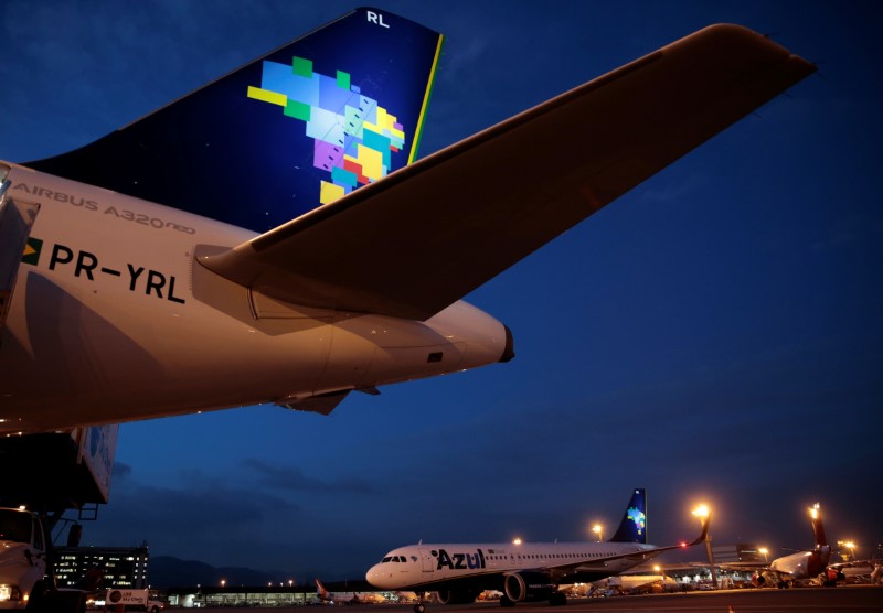 © Reuters. Avião da Azul em São Paulo, Brasil