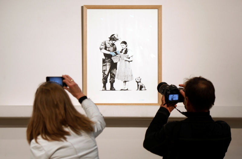 © Reuters. Obra "Stop and Search" leiloada em Paris