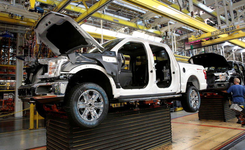 © Reuters. FILE PHOTO: A 2018 Ford F150 pick-up truck moves down the assembly line at Ford's Dearborn Truck Plant during the 100-year celebration of the Ford River Rouge Complex in Dearborn