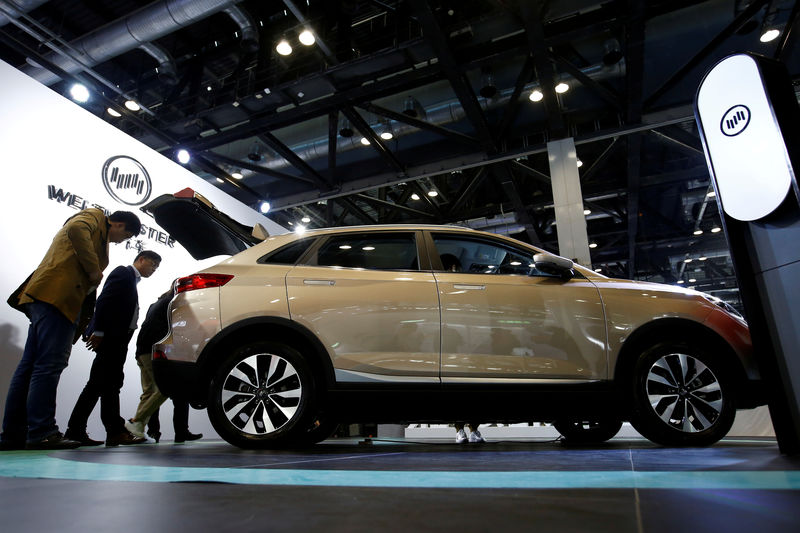 © Reuters. FILE PHOTO: Weltmeister electric SUV by WM Motor at the IEEV New Energy Vehicles Exhibition in Beijing