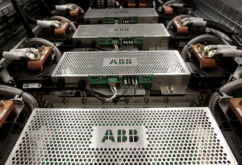 © Reuters. FILE PHOTO: The company's logo is seen on protection grids of a traction transformer at a plant of Swiss engeneering group ABB in the town of Turgi