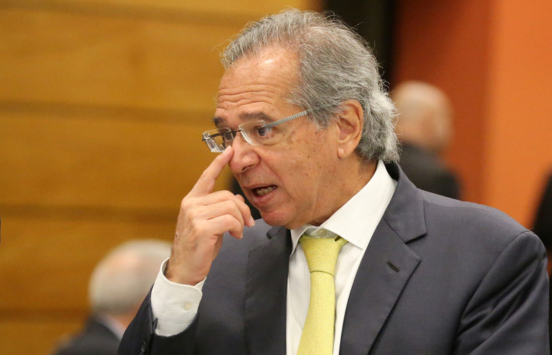 PERFIL-Tras convertir a Bolsonaro, el gurú del libre mercado debe convencer a Brasil