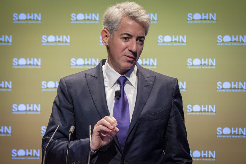 © Reuters. FILE PHOTO: William Ackman, founder and CEO of hedge fund Pershing Square Capital Management, speaks during the Sohn Investment Conference in New York