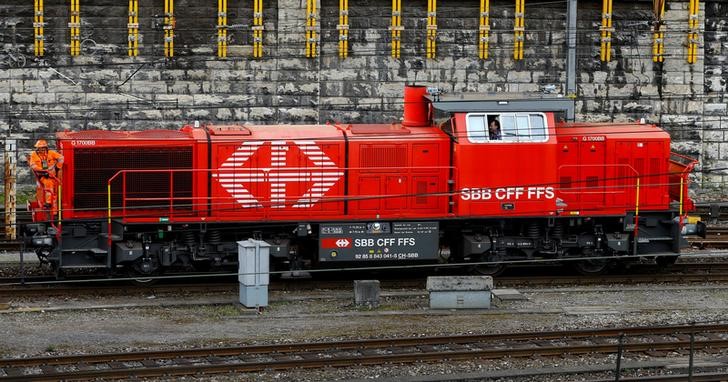 © Reuters. Vossloh G 1700 BB locomotive of railways operator SBB is seen in Basel