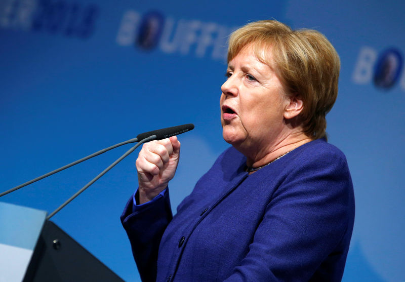 © Reuters. German Chancellor Angela Merkel speaks during Hesse State Prime Minister Volker Bouffier's campaign rally for the upcoming state election in Dieburg