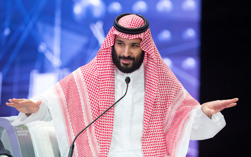 © Reuters. FILE PHOTO: Saudi Crown Prince Mohammed bin Salman speaks during the Future Investment Initiative Forum in Riyadh