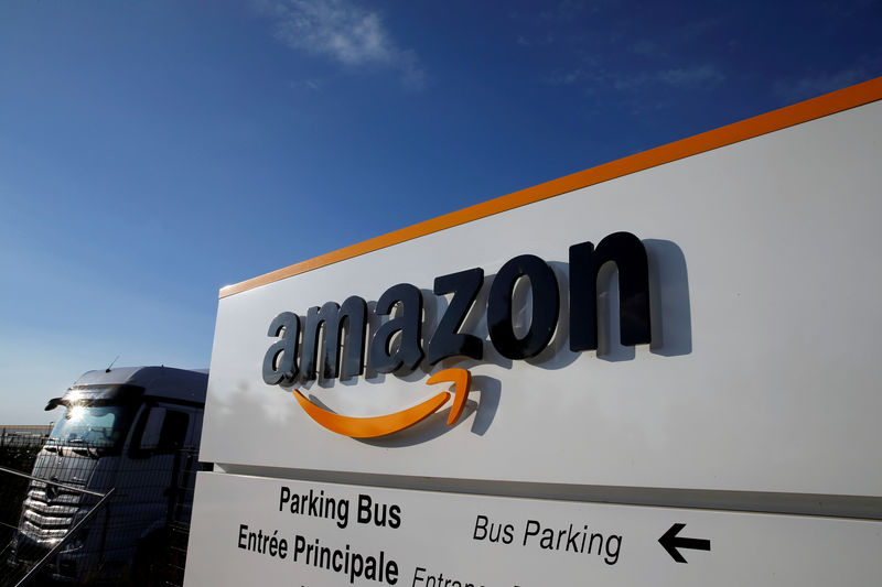 © Reuters. FILE PHOTO: The logo of Amazon at the company logistics centre in Boves