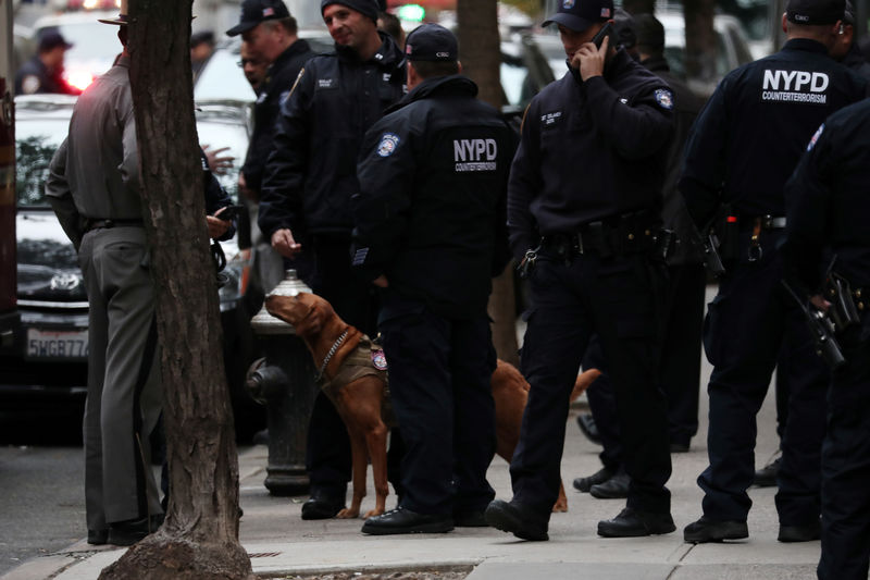 © Reuters. Polícia responde a chamado sobre pacote suspeito em Manhattan