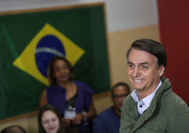 © Reuters. Bolsonaro vota no Rio