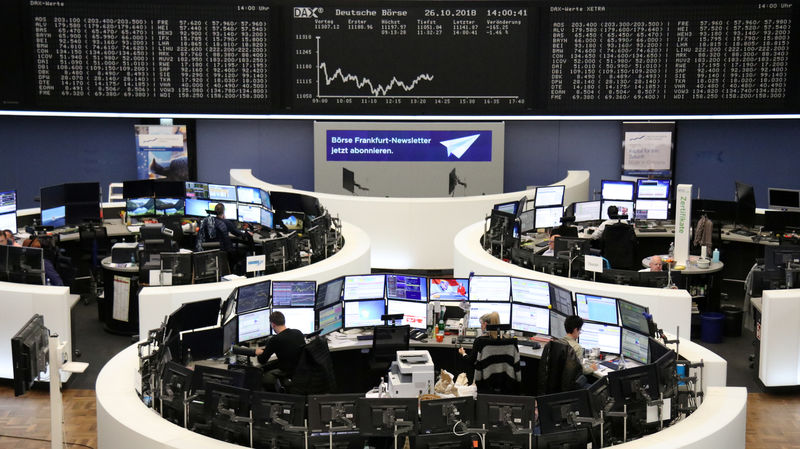 © Reuters. The German share price index DAX graph at the stock exchange in Frankfurt