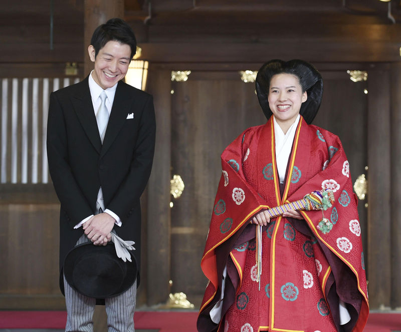 © Reuters. الأميرة اليابانية أياكو تتخلى عن لقبها الإمبراطوري لتتزوج من عامة الشعب