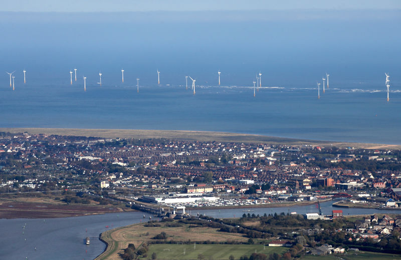 © Reuters. Scroby Sands offshore wind farm can be seen off of the coast at Great Yarmouth