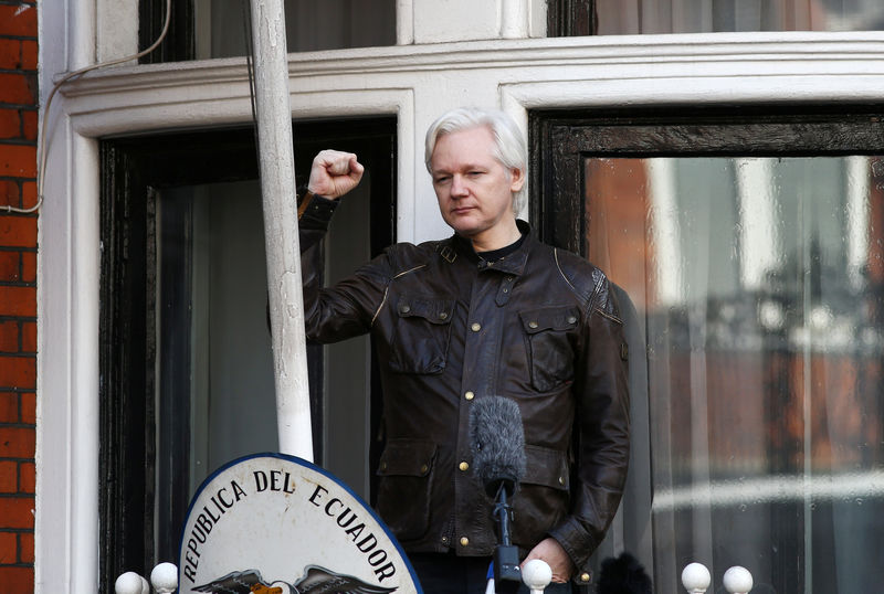 © Reuters. ASSANGE AFFIRME QUE L'EQUATEUR NE VEUT PLUS LUI ACCORDER L'ASILE