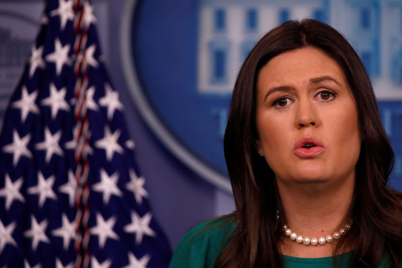 © Reuters. Porta-voz da Casa Branca Sarah Sanders em briefing