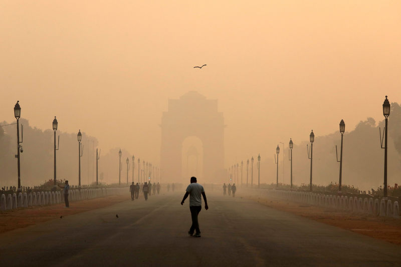 © Reuters. La OMS dice que la contaminación del aire mata a unos 600.000 niños al año