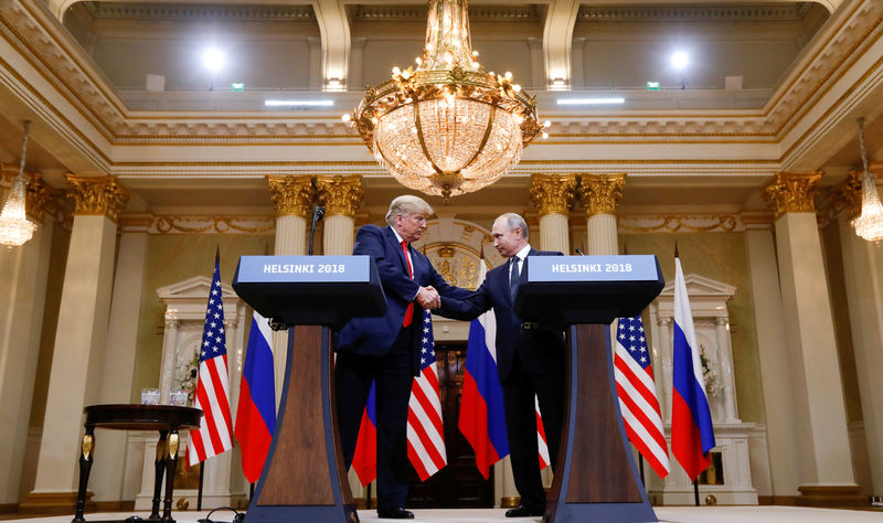 © Reuters. FILE PHOTO: Trump-Putin summit in Helsinki