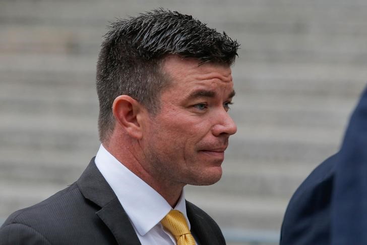 © Reuters. FILE PHOTO - Ex-senior Valeant director Tanner walks on the street after exiting the Manhattan Federal Court in New York