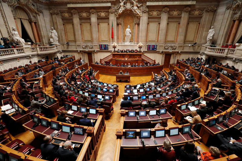 © Reuters. A view of the Portuguese Parliament during a debate on 2019 state budget at the parliament in Lisbon