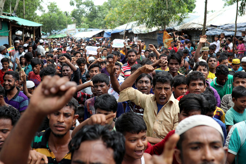 © Reuters. Refugiados rohingyas protestam em Bangladesh