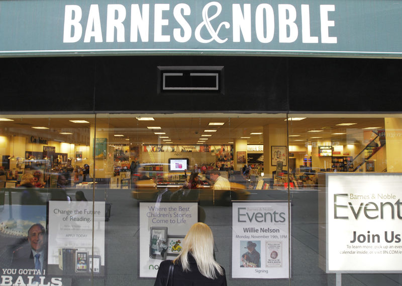 © Reuters. A woman looks in from a window panel of a Barnes & Noble store in New York