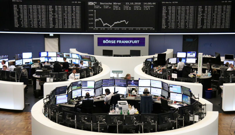 © Reuters. The German share price index DAX graph at the stock exchange in Frankfurt