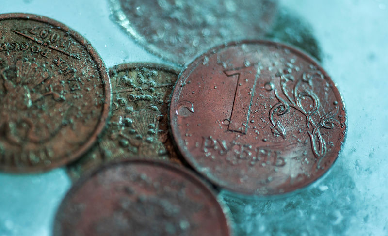 © Reuters. A view shows Russian rouble coins in this picture illustration