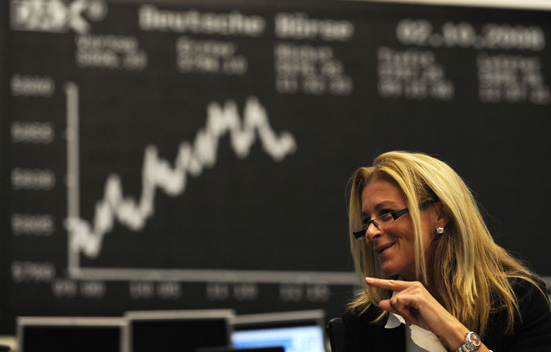 © Reuters. LES BOURSES EUROPÉENNES TERMINENT EN HAUSSE