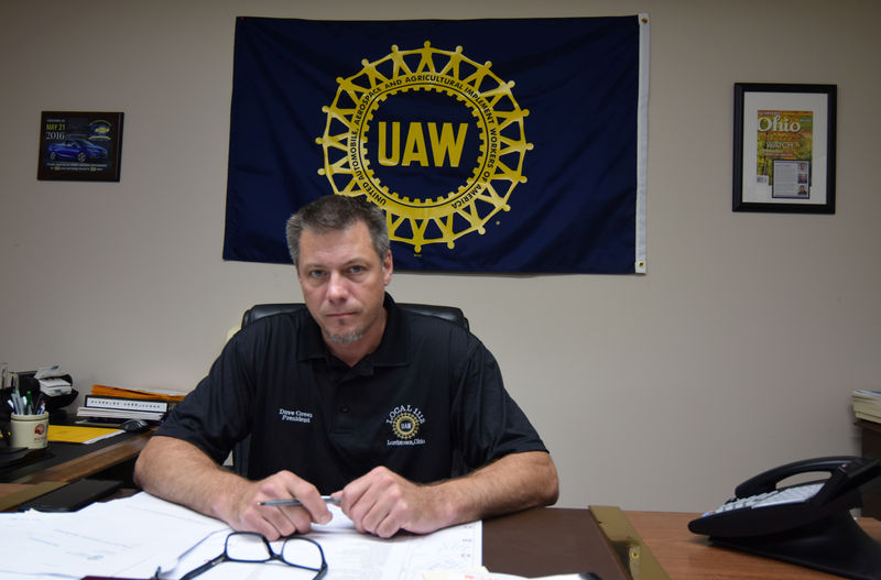 © Reuters. Dave Green, president of United Auto Workers Local 1112, poses at union headquarters in Lordstown