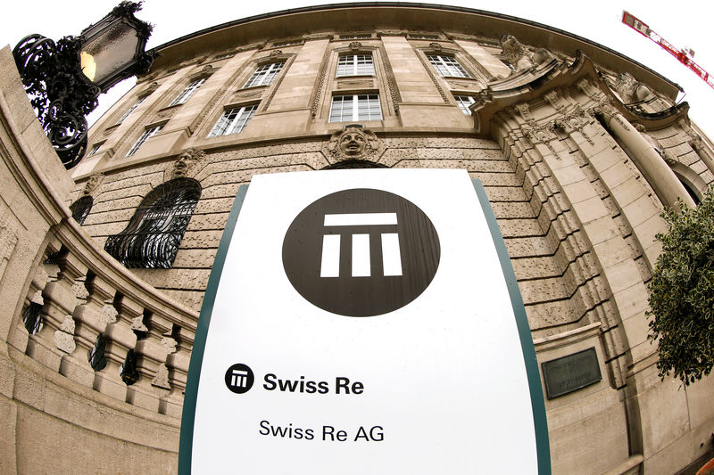 © Reuters. The logo of Swiss insurer Swiss Re is seen in front of its headquarters in Zurich