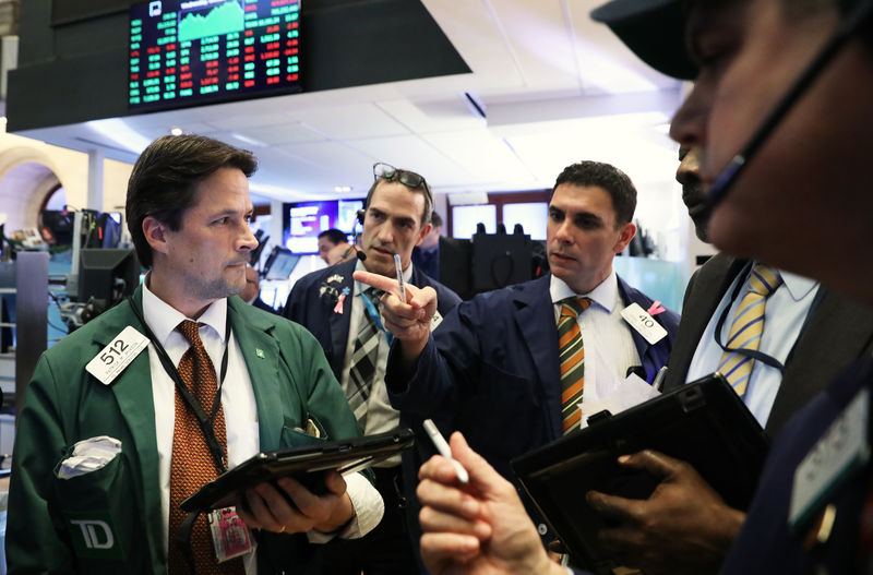 © Reuters. Traders work on the floor of the New York Stock Exchange (NYSE) near the close of market in New York